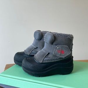 Northface Kids winter boots size 7 toddler waterproof!